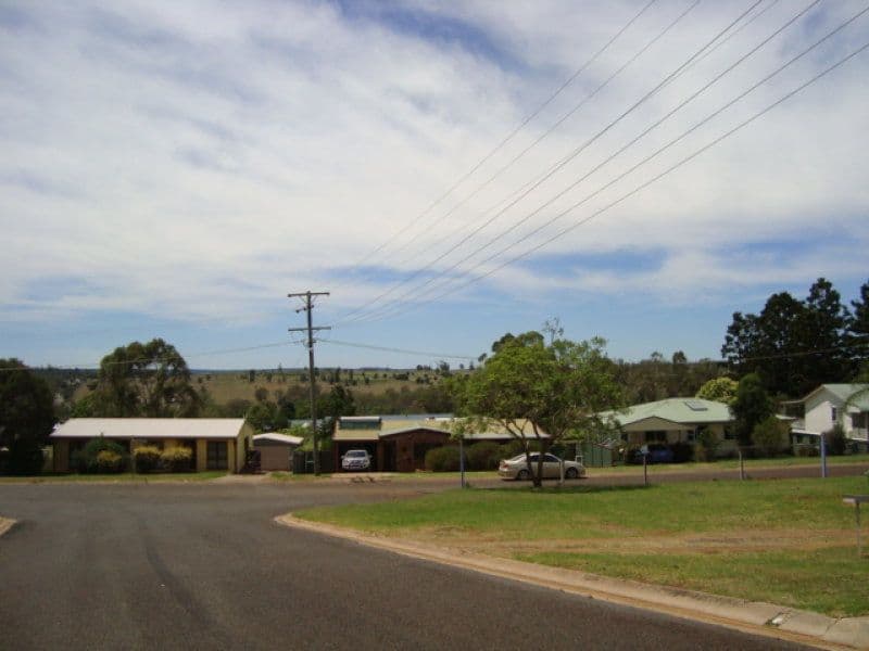 35 Rosalie Drive, YARRAMAN QLD 4614, Yarraman - Thumbnail 2
