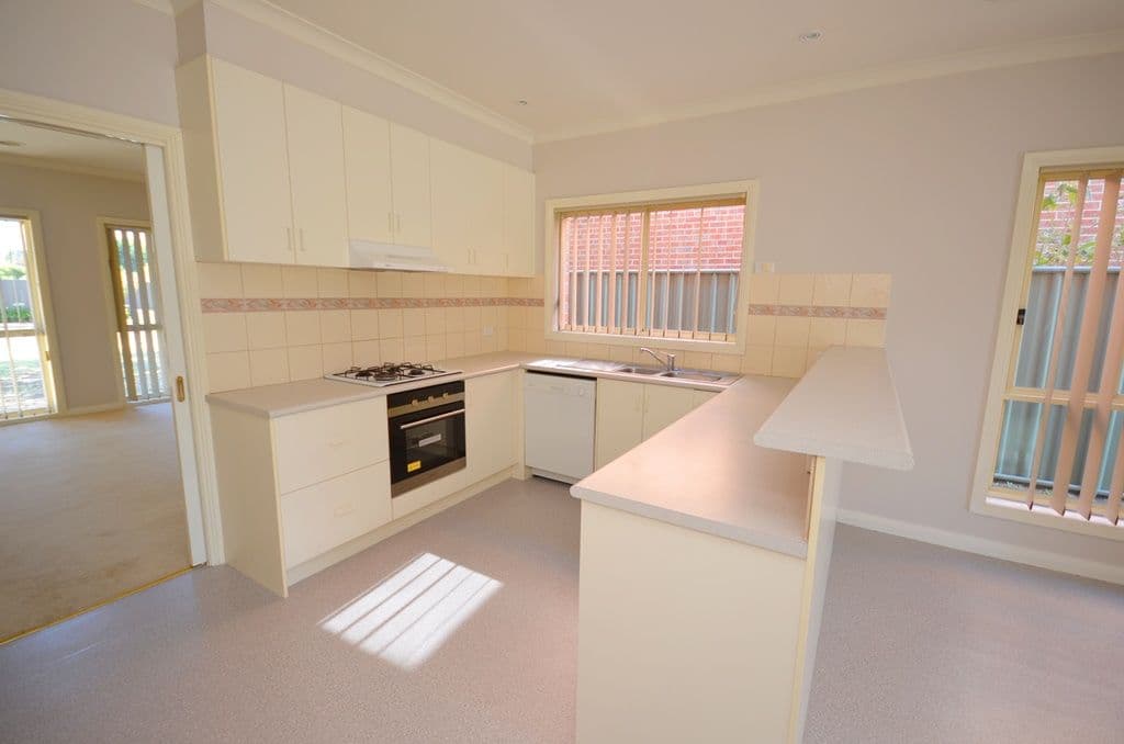 13 Garden Court, LAKE GARDENS VIC 3355, Lake Gardens - Thumbnail 2
