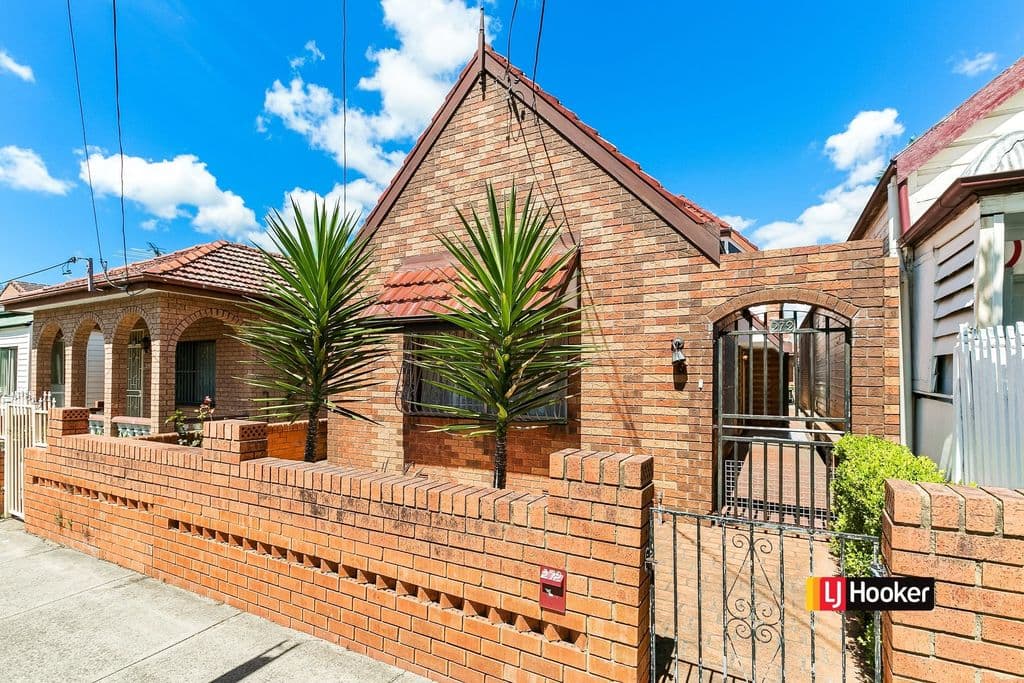 4 Pinaroo Place, Mount Keira, Marrickville - Image 1