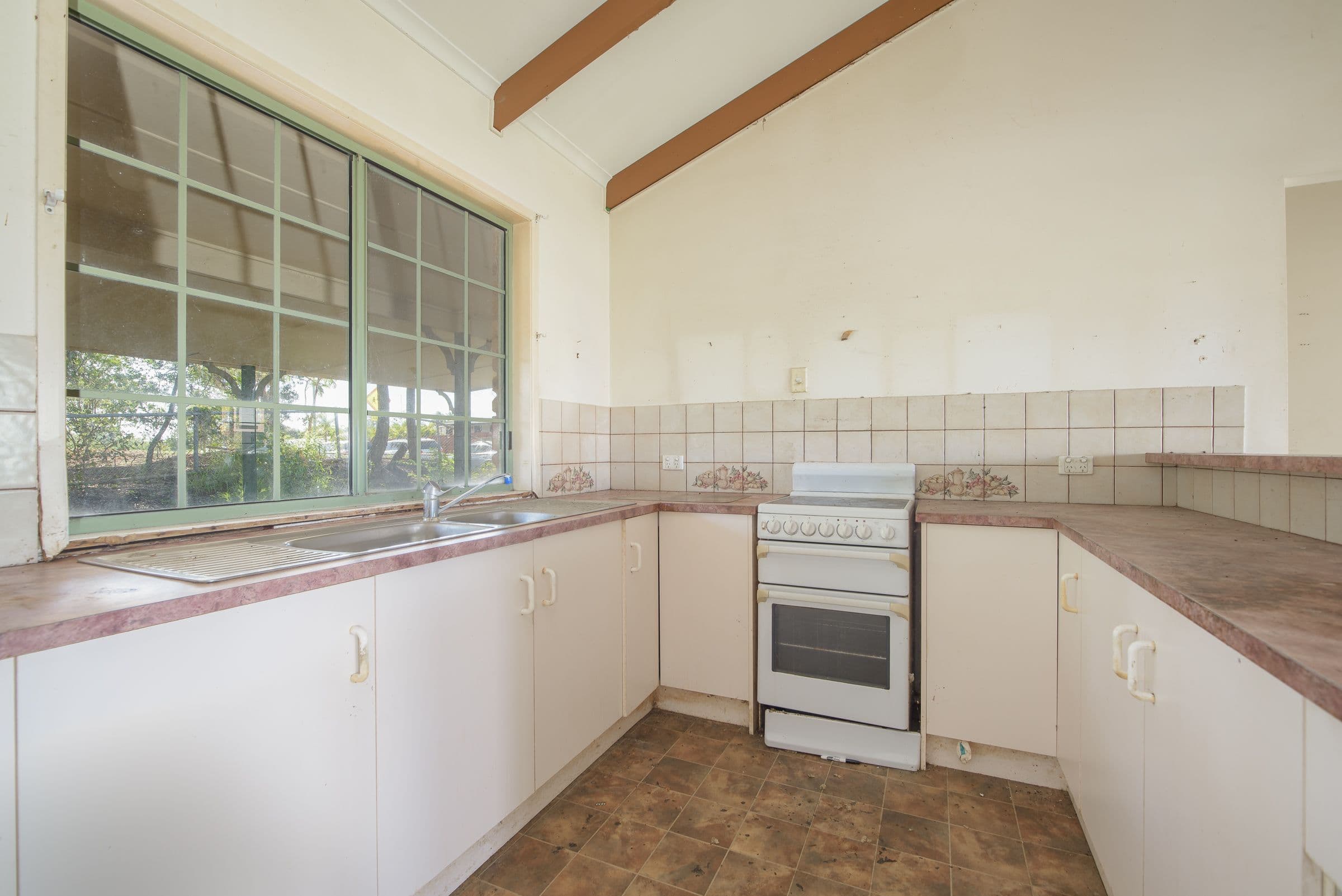 63 Cremorne Drive, Tannum Sands QLD 4680, Tannum Sands - Thumbnail 2