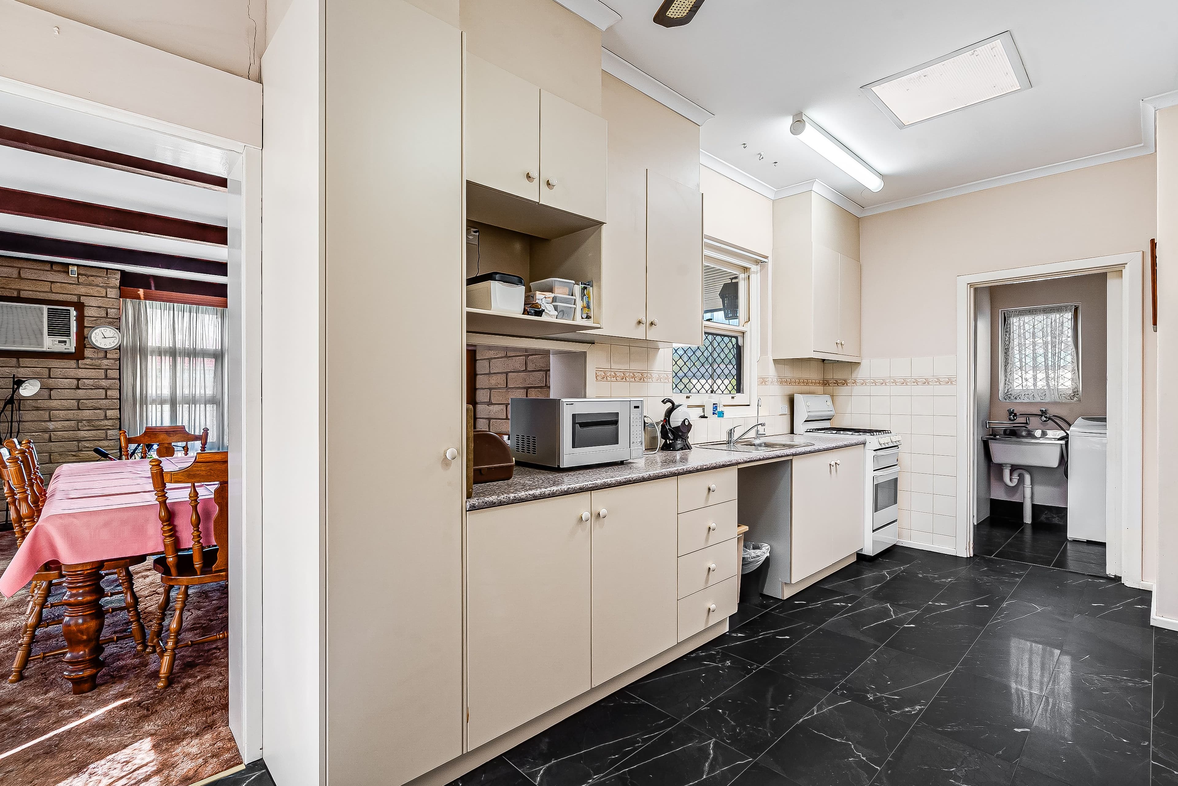 11 Malcolm Avenue, Marion SA 5043, Marion - Thumbnail 4