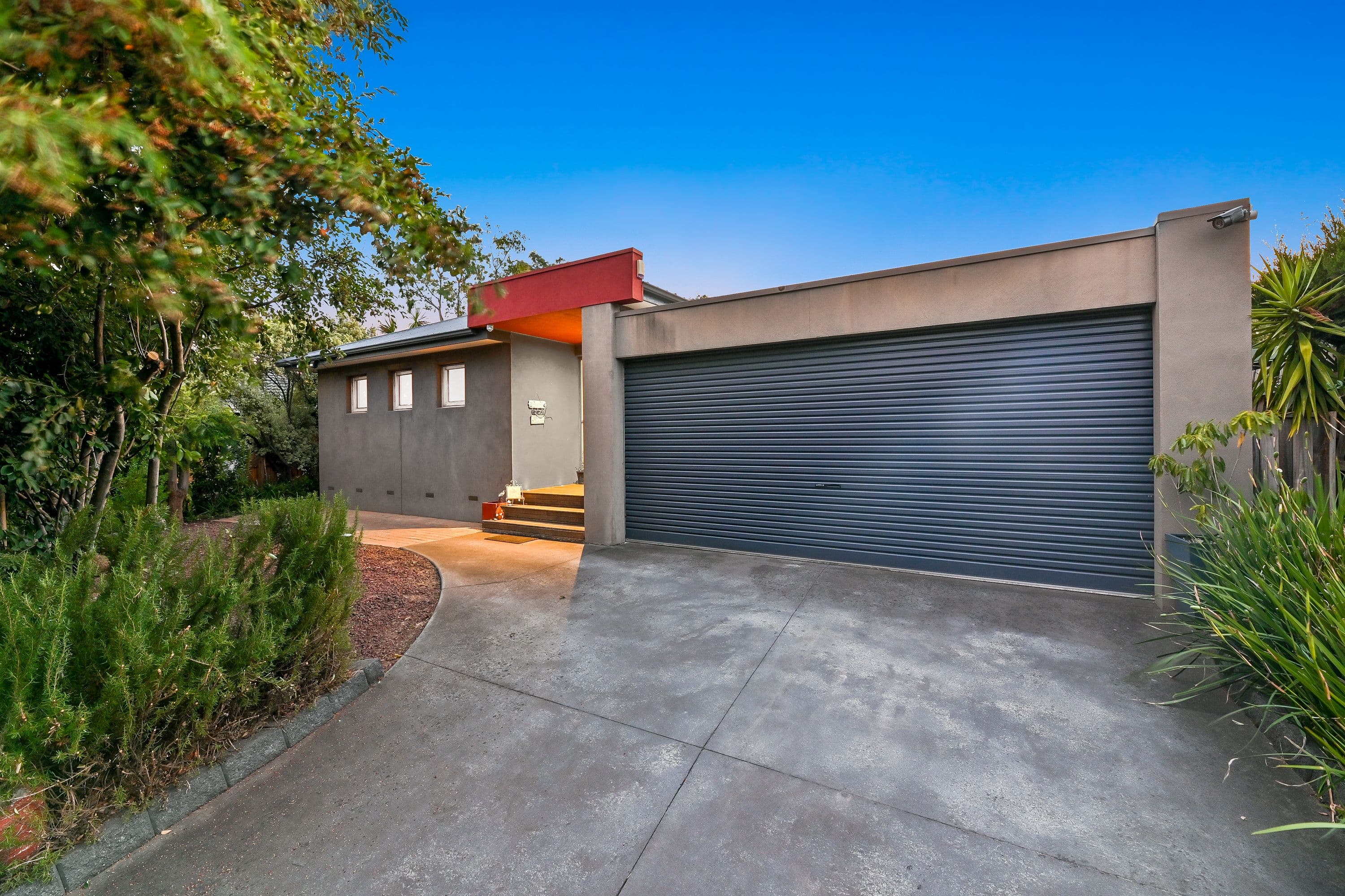 10 Eriden Close, Glen Waverley VIC 3150, Glen Waverley - Thumbnail 2