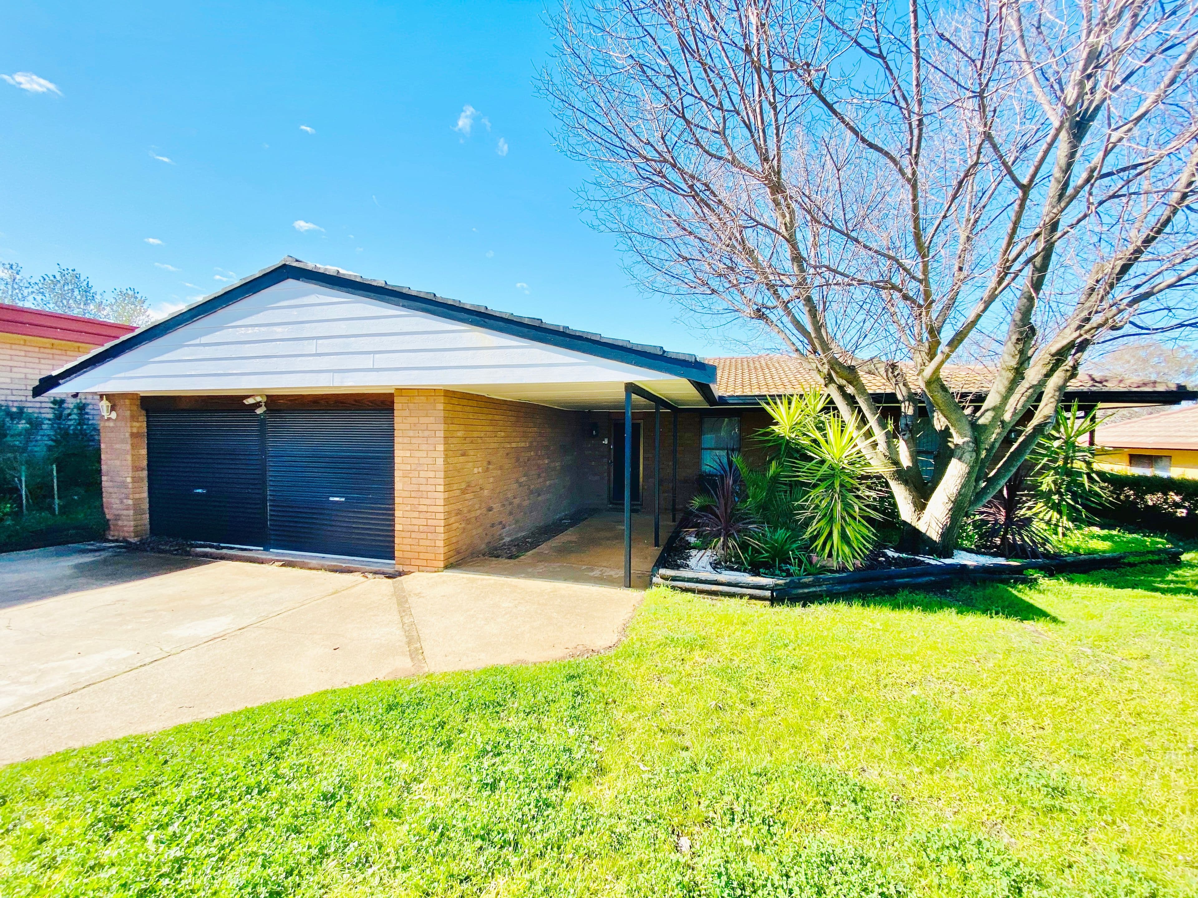 14 Crichton Cresent, Young NSW 2594, Young - Thumbnail 2