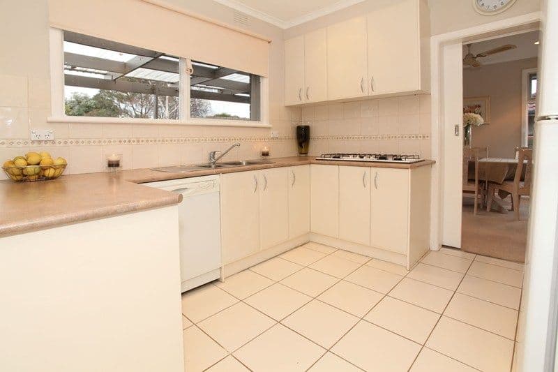 110 Watsons Road, GLEN WAVERLEY VIC 3150, Glen Waverley - Thumbnail 2