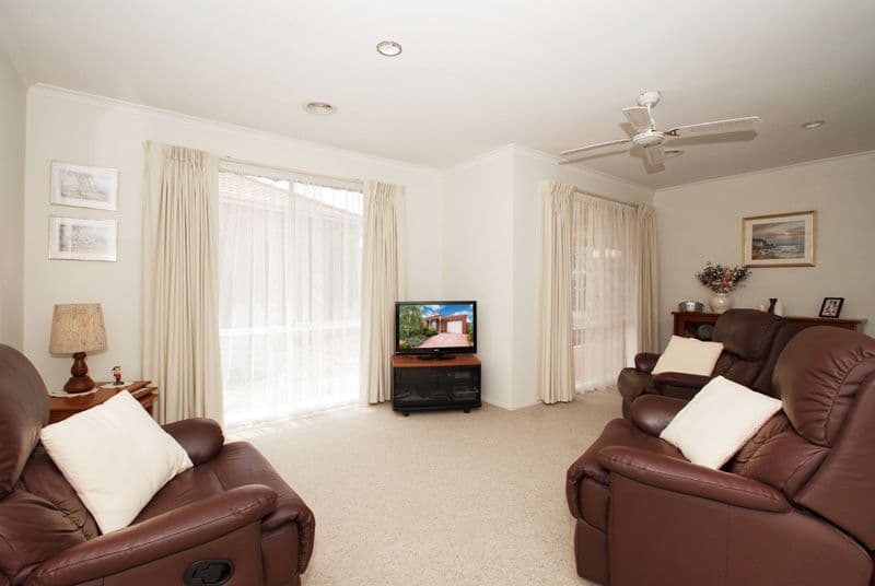 6 HILLRISE Crescent, CHIRNSIDE PARK VIC 3116, Chirnside Park - Thumbnail 2