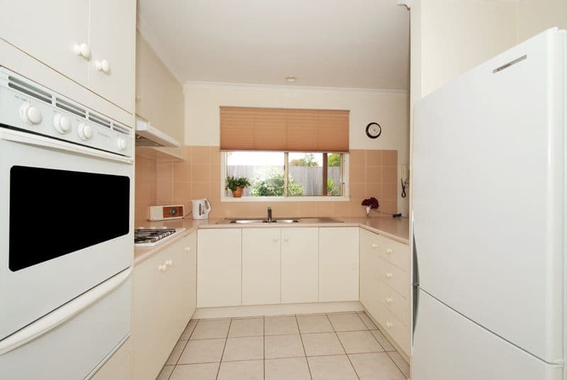 6 HILLRISE Crescent, CHIRNSIDE PARK VIC 3116, Chirnside Park - Thumbnail 3