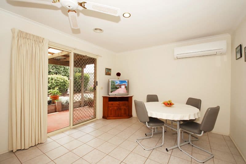 6 HILLRISE Crescent, CHIRNSIDE PARK VIC 3116, Chirnside Park - Thumbnail 4