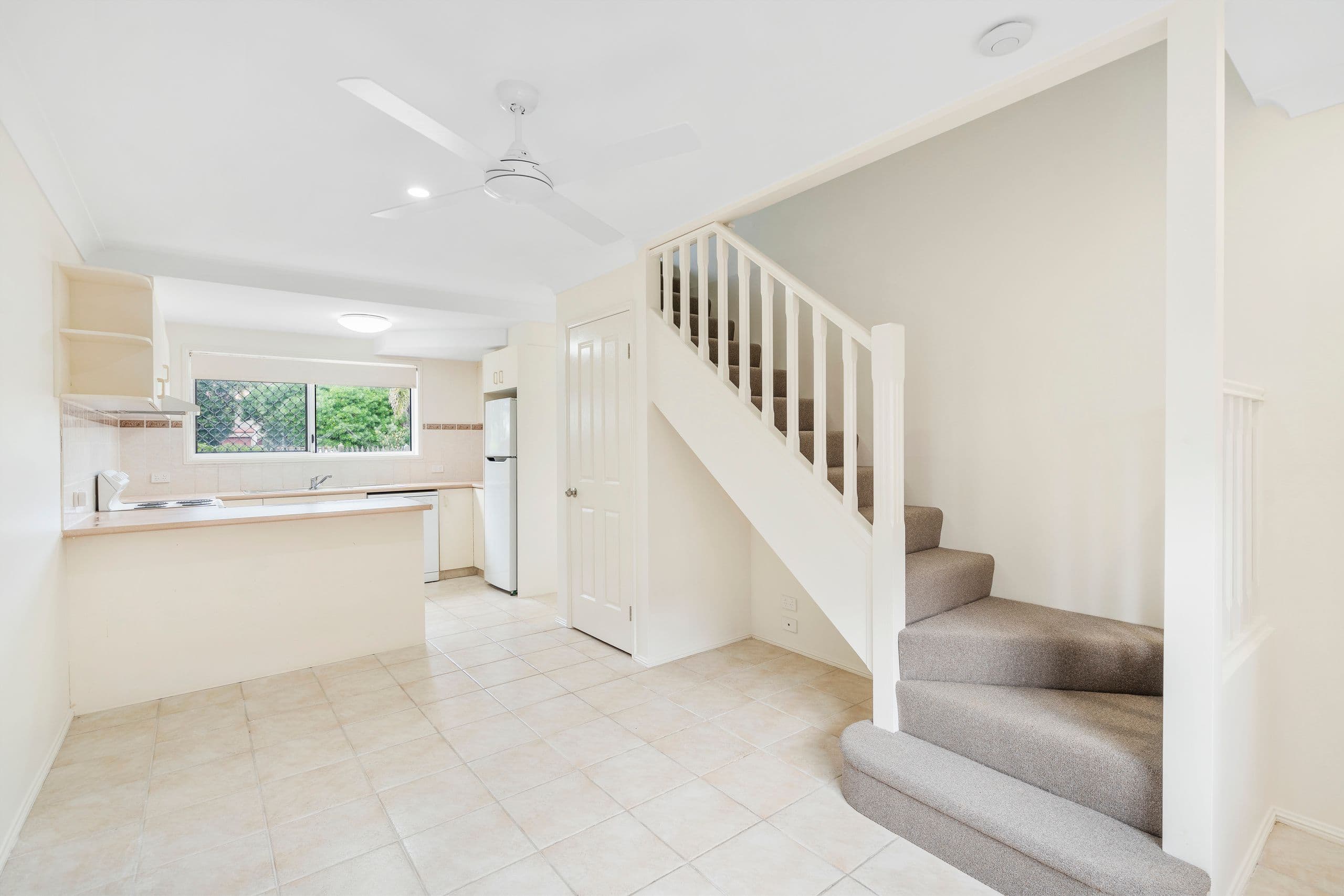 9 Churchill Street, Coolangatta QLD 4225, Coolangatta - Thumbnail 2