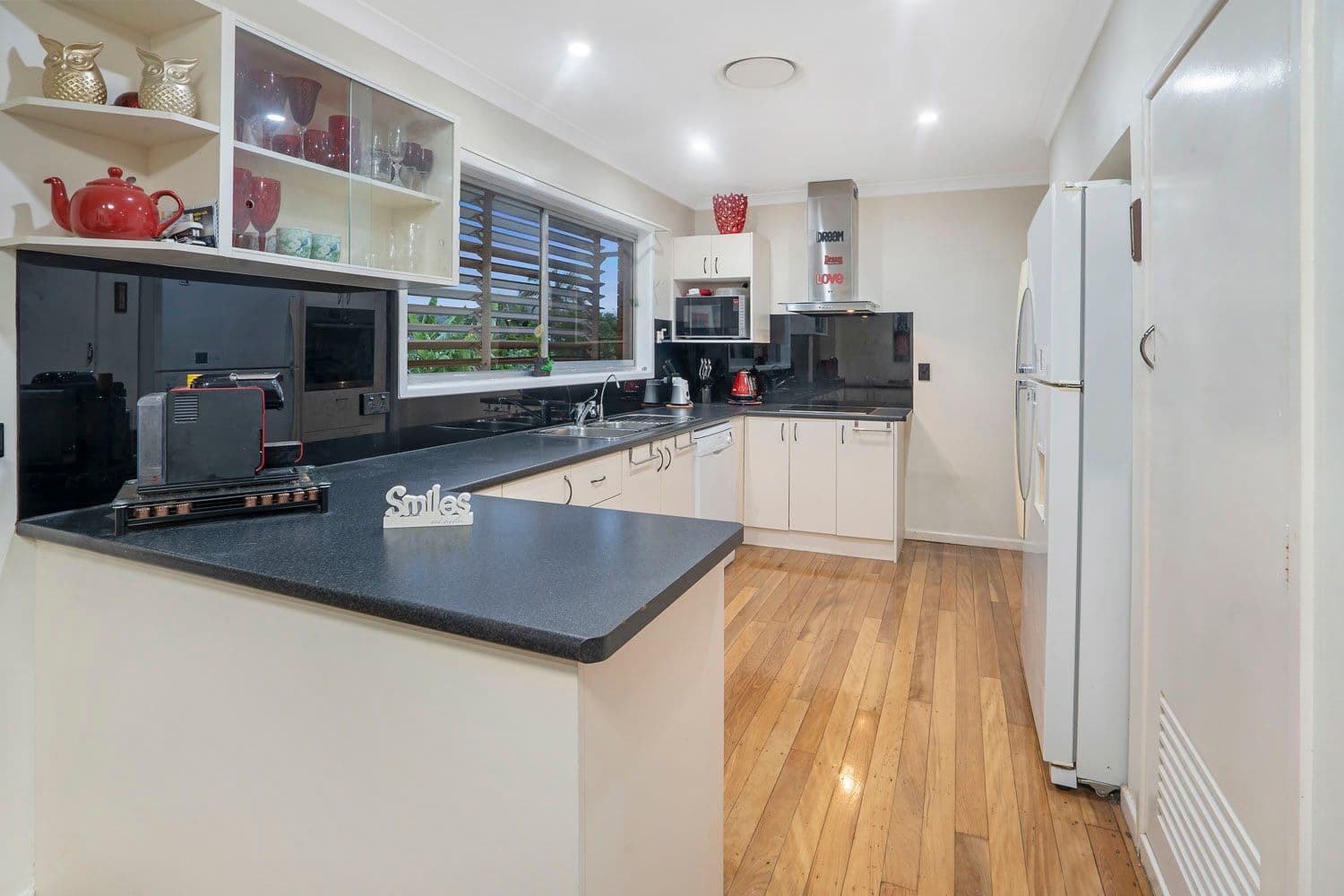 16 Lewana Street, Mansfield QLD 4122, Mansfield - Thumbnail 2