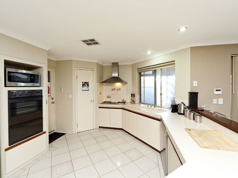70 Bolderwood Drive, SOUTH LAKE WA 6164, South Lake - Thumbnail 2
