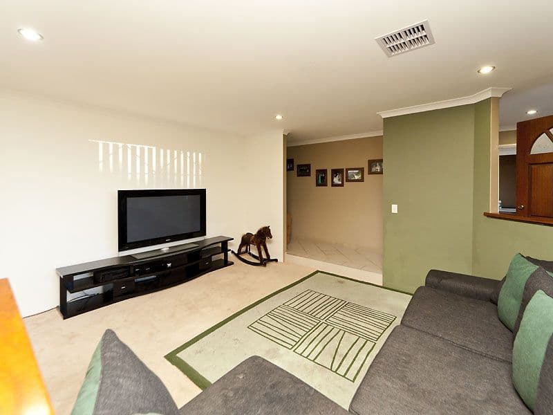 70 Bolderwood Drive, SOUTH LAKE WA 6164, South Lake - Thumbnail 3
