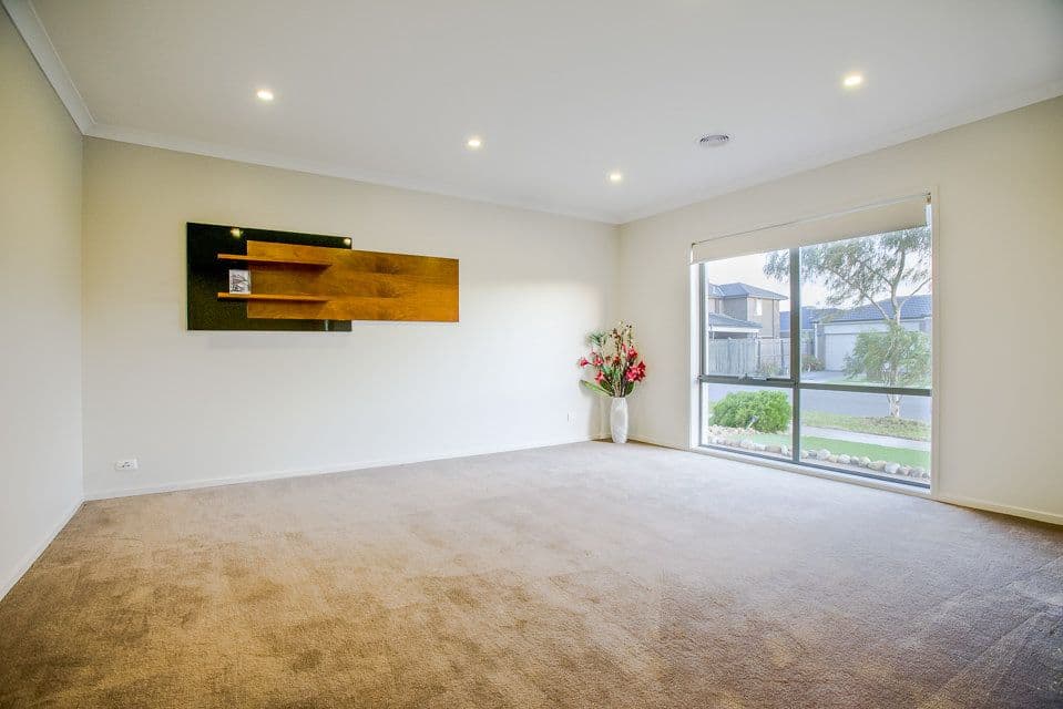 4 Lomandra Street, Point Cook VIC 3030, Point Cook - Thumbnail 3