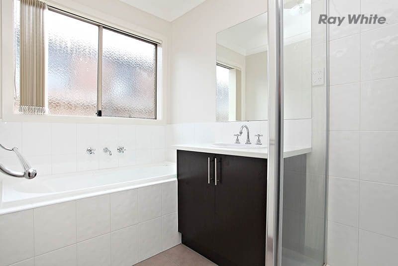 25 Millpond Drive, POINT COOK VIC 3030, Point Cook - Thumbnail 4