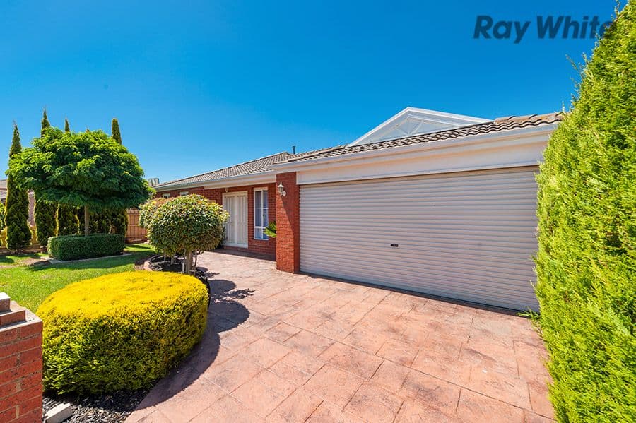 19 Honeysuckle Avenue, Hillside VIC 3037, Hillside - Thumbnail 2