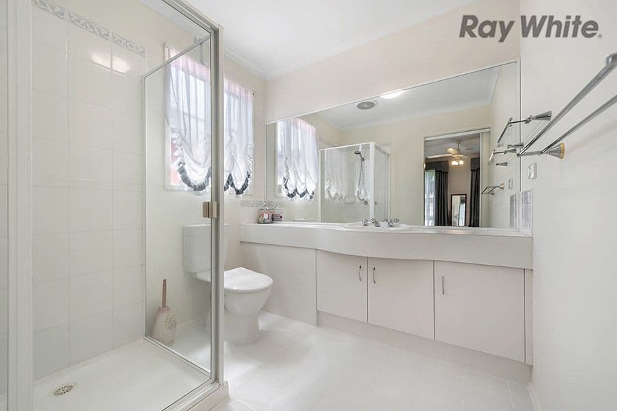 19 Honeysuckle Avenue, Hillside VIC 3037, Hillside - Thumbnail 4