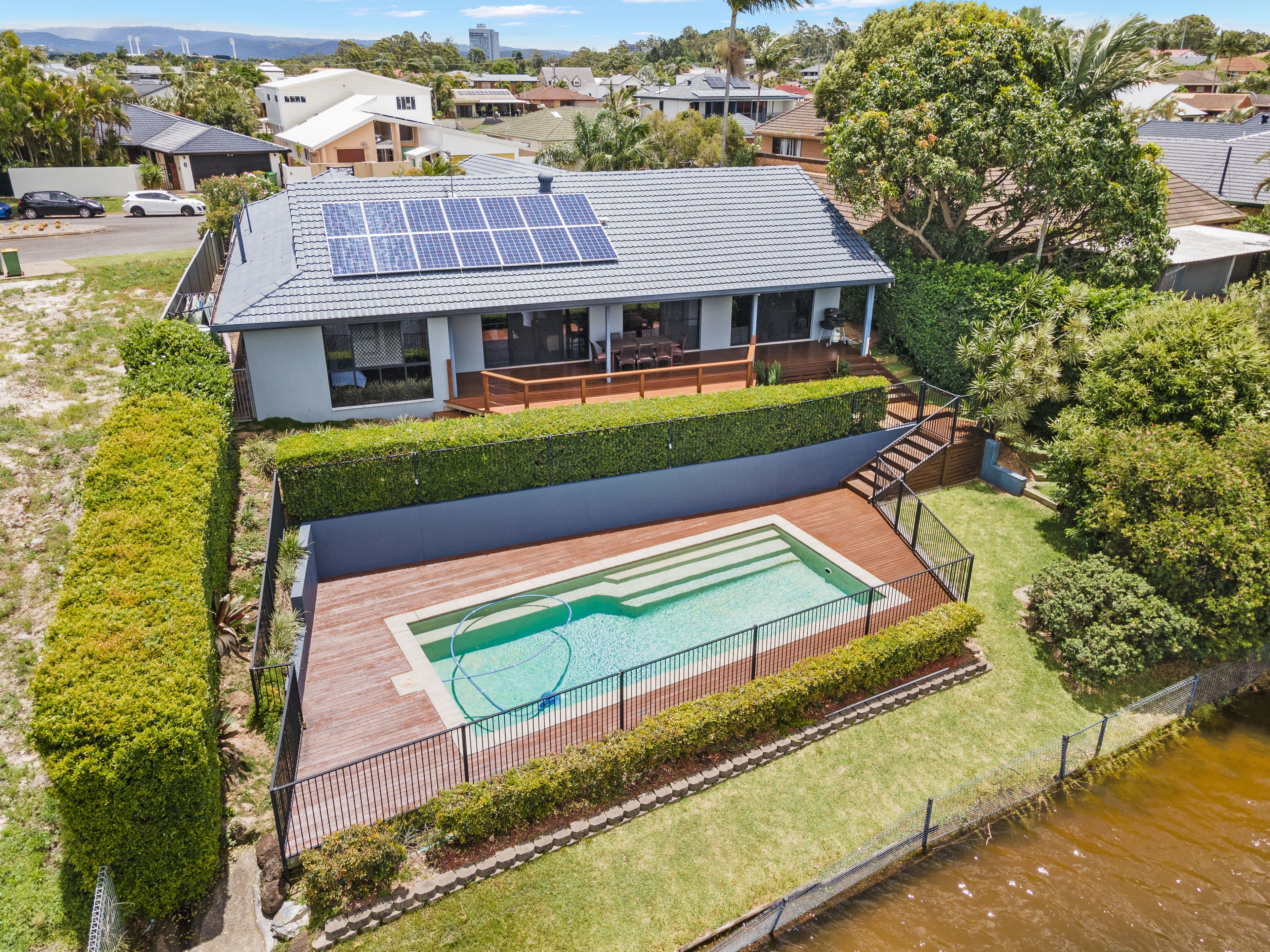 7 De Haviland Avenue, Benowa QLD 4217, Benowa - Thumbnail 2