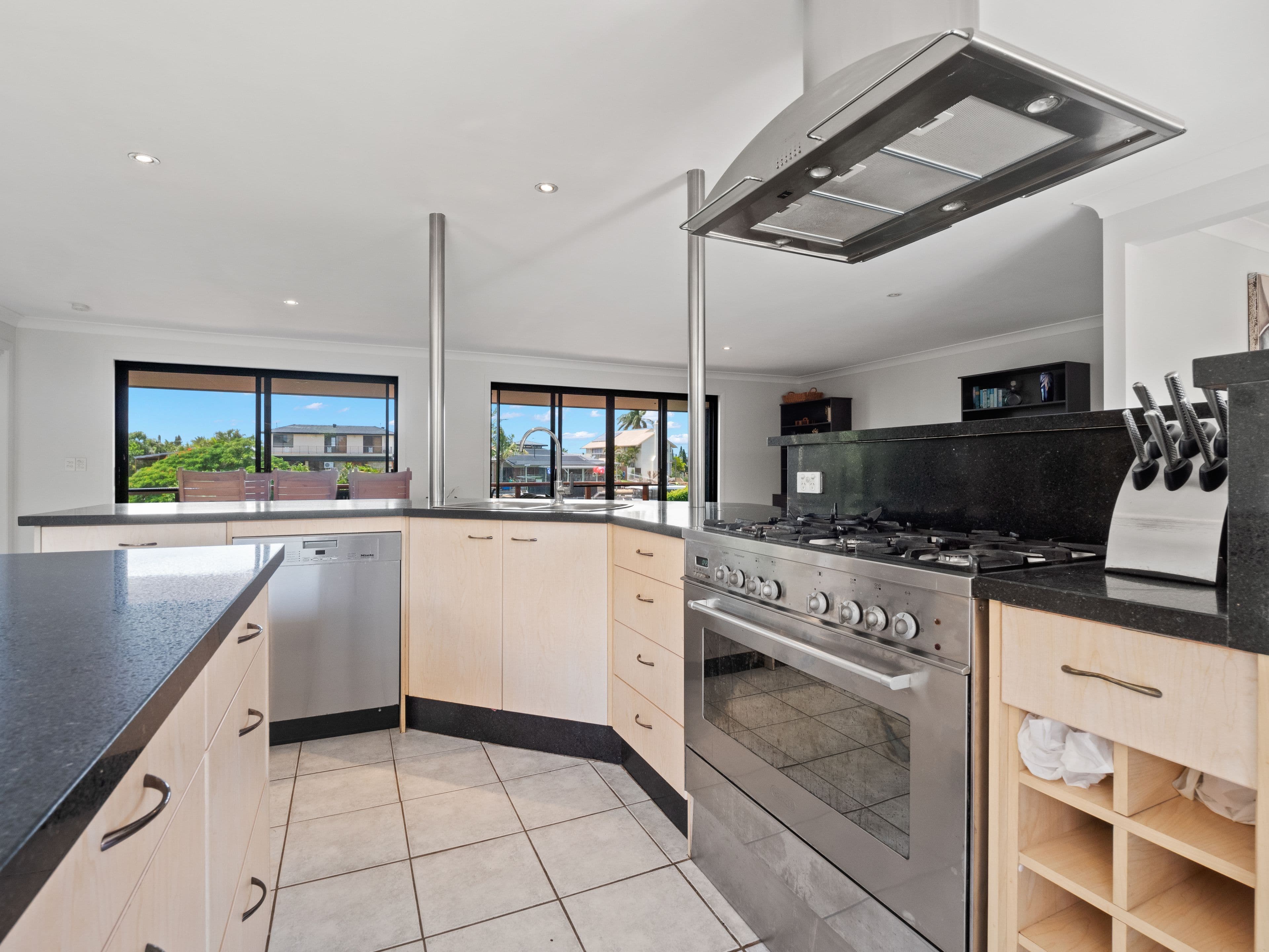 7 De Haviland Avenue, Benowa QLD 4217, Benowa - Thumbnail 8