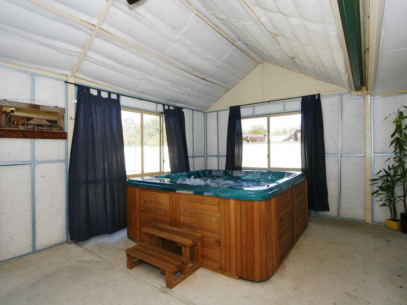 64 Powell Crescent, BROOKDALE WA 6112, Brookdale - Thumbnail 3