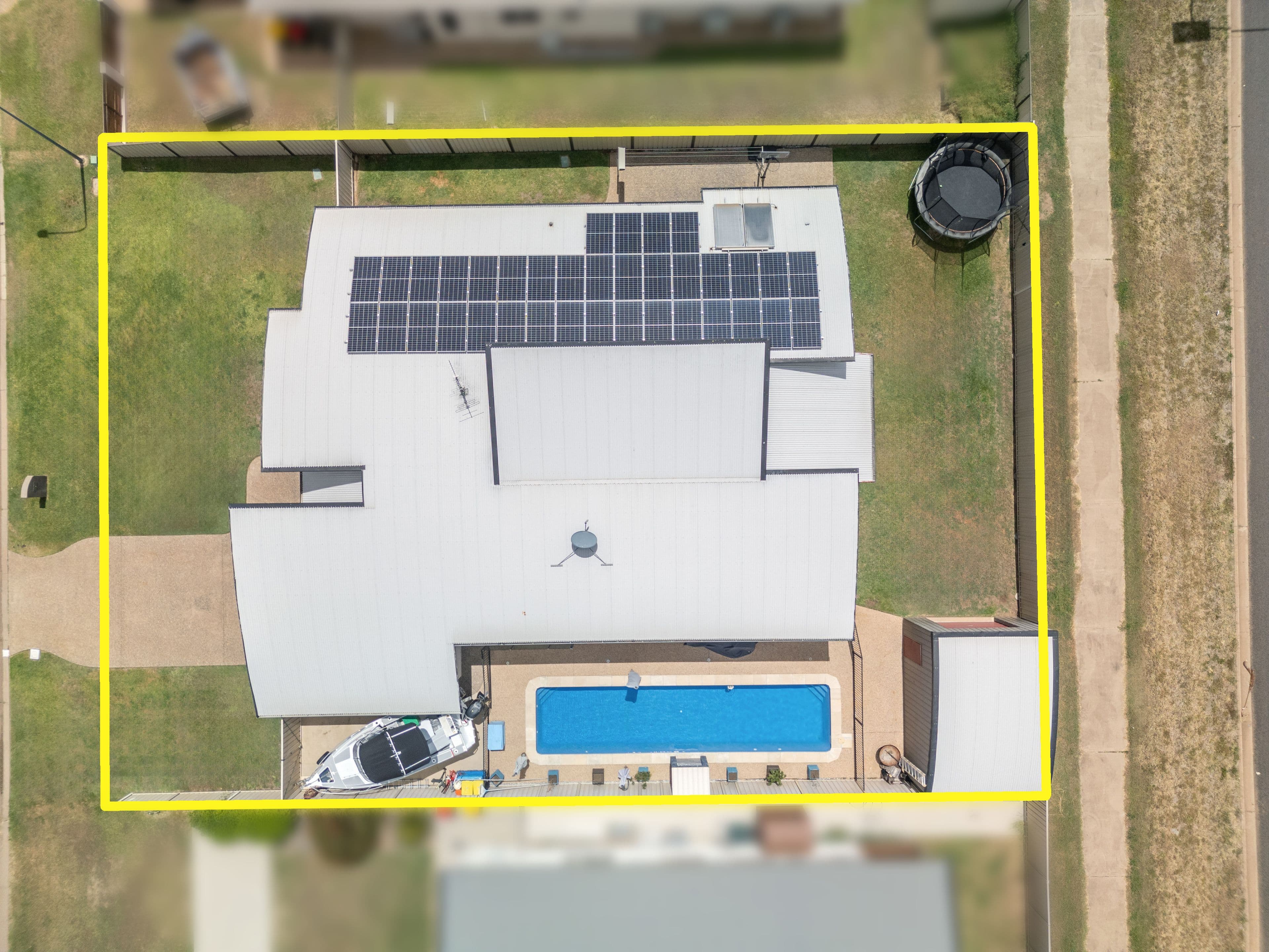 21 Callaghan Street, Emerald QLD 4720, Emerald - Thumbnail 2