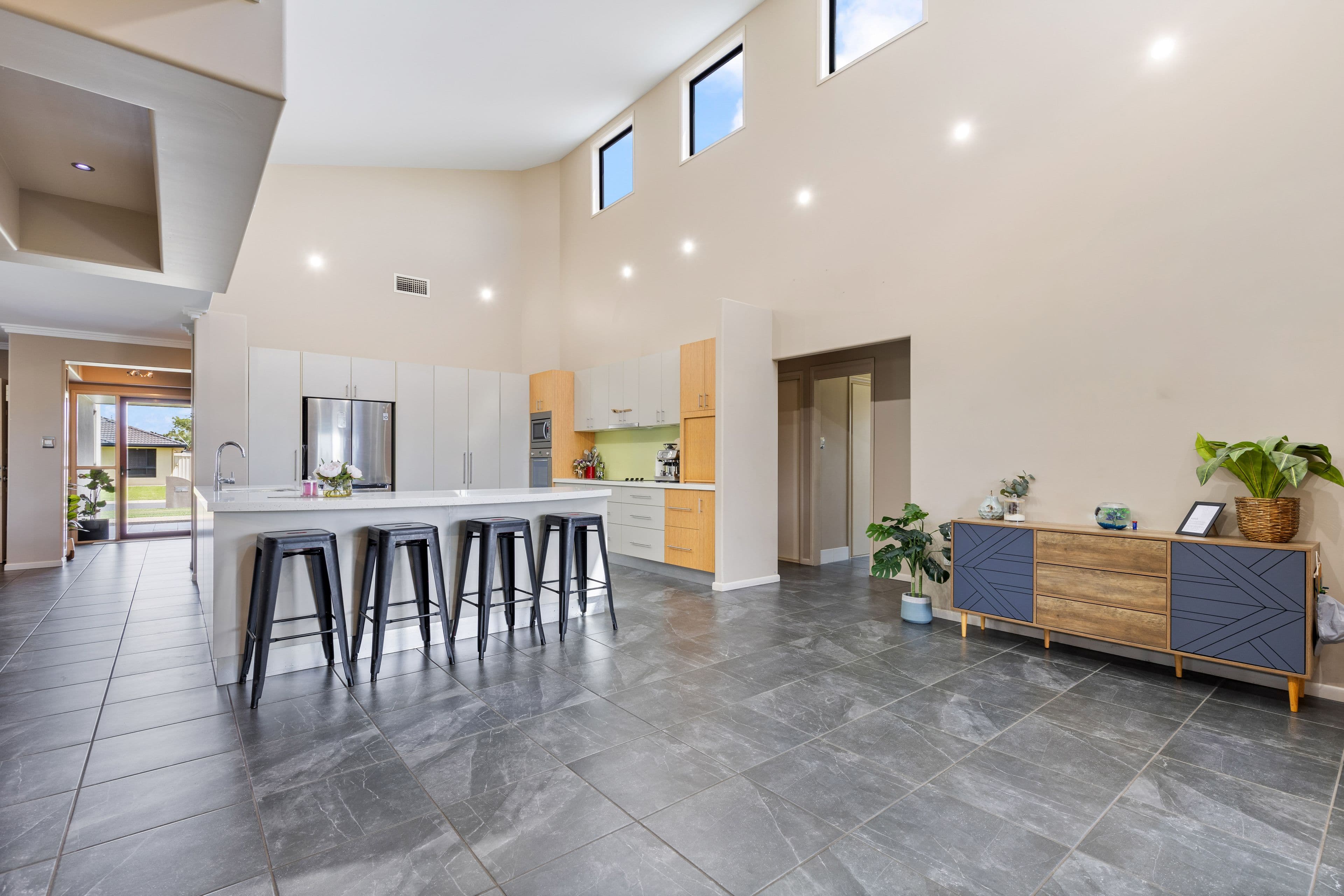 21 Callaghan Street, Emerald QLD 4720, Emerald - Thumbnail 3