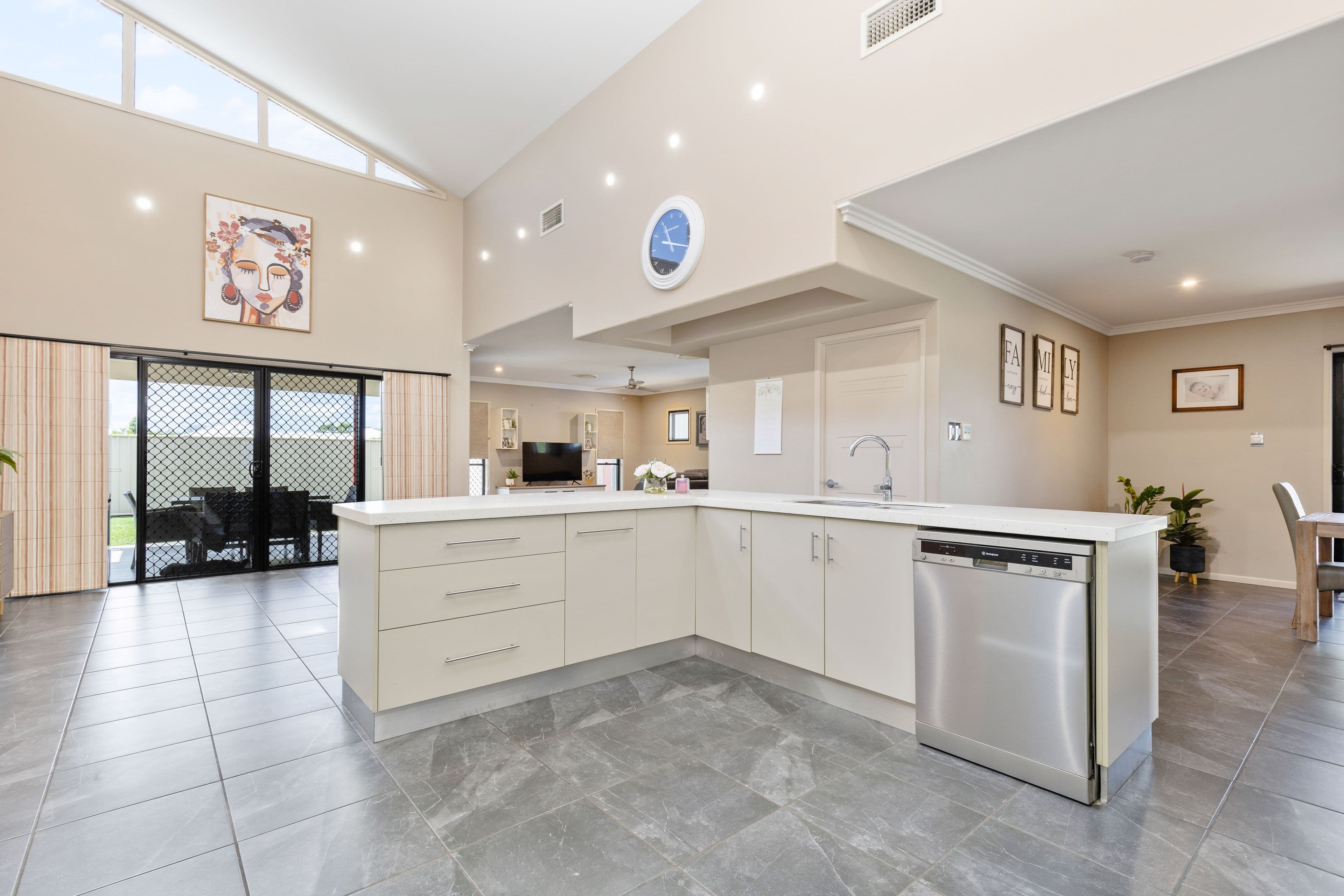 21 Callaghan Street, Emerald QLD 4720, Emerald - Thumbnail 6