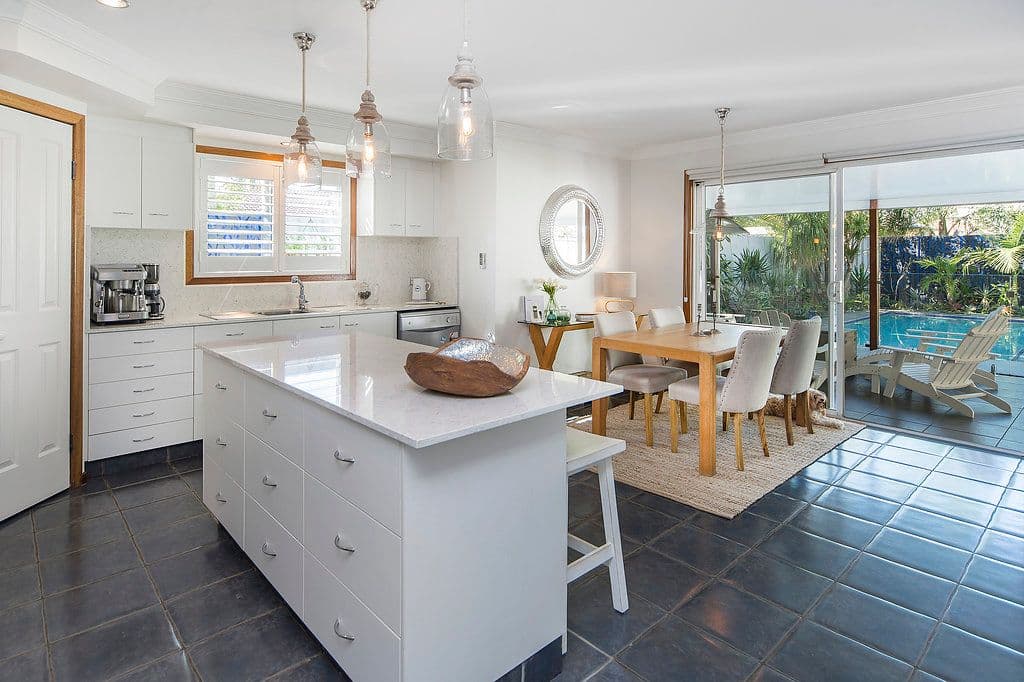 4 Clematis Avenue, Hollywell QLD 4216, Hollywell - Thumbnail 2