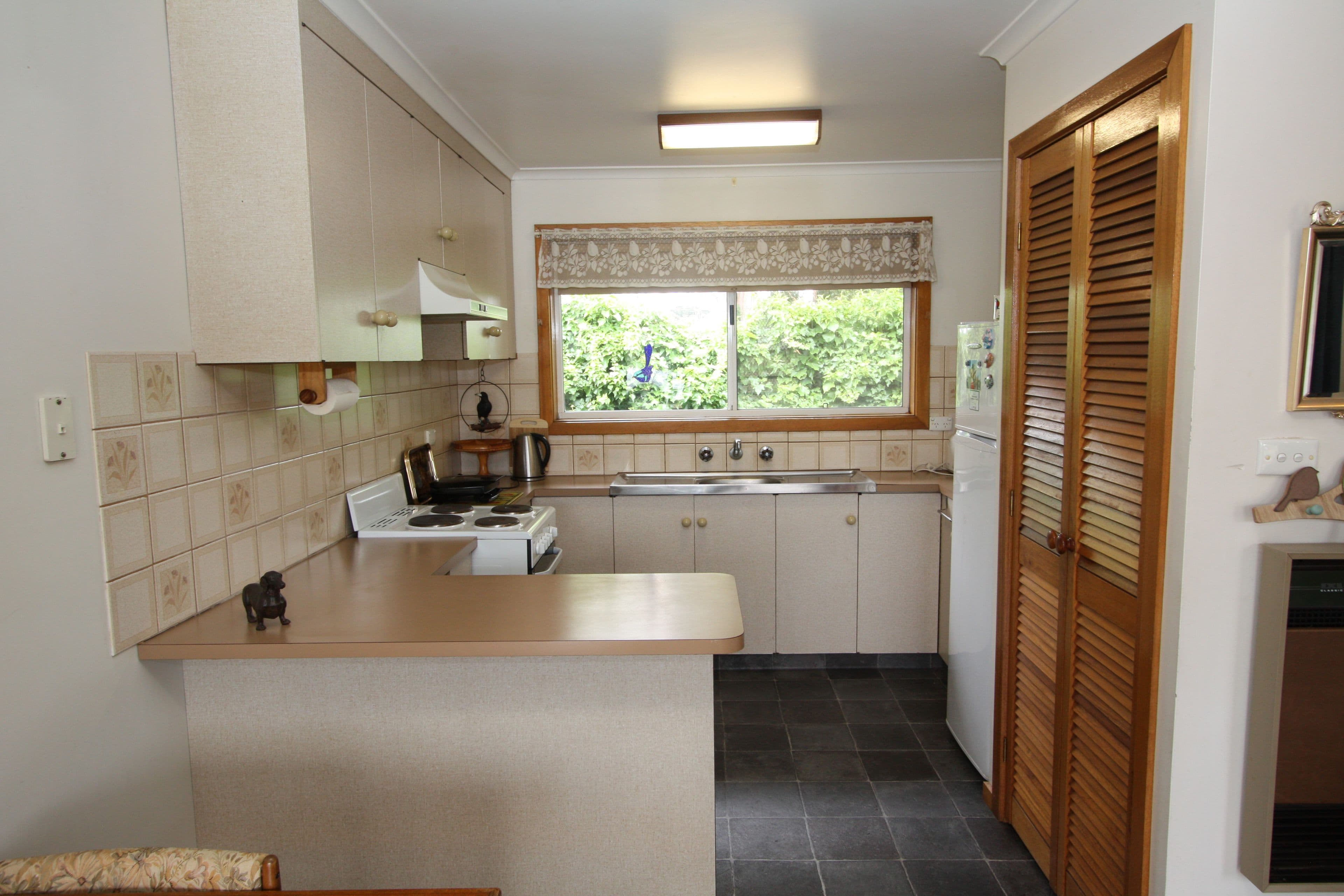 6 Hamilton Street, Camperdown VIC 3260, Camperdown - Thumbnail 2