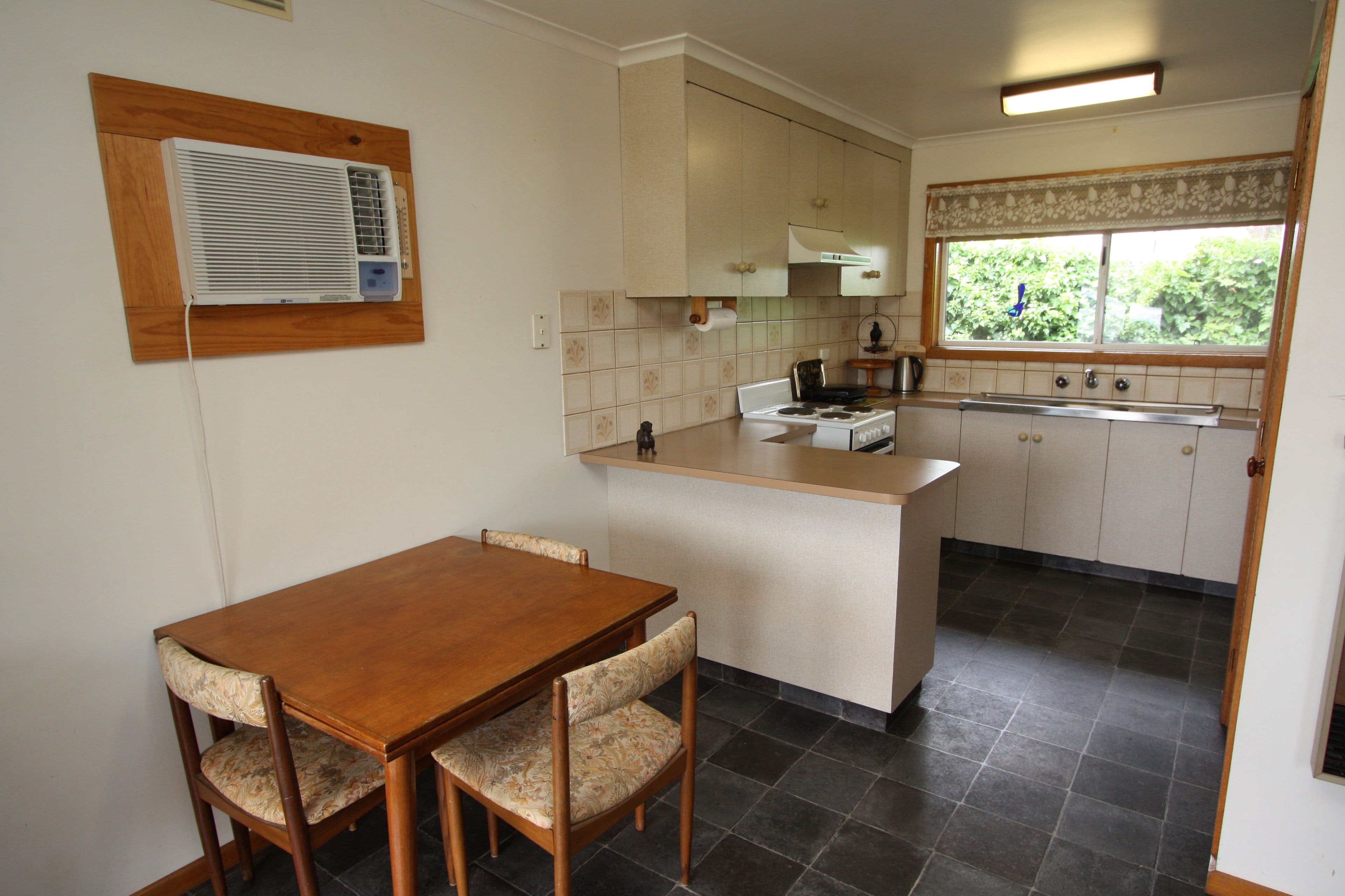 6 Hamilton Street, Camperdown VIC 3260, Camperdown - Thumbnail 3