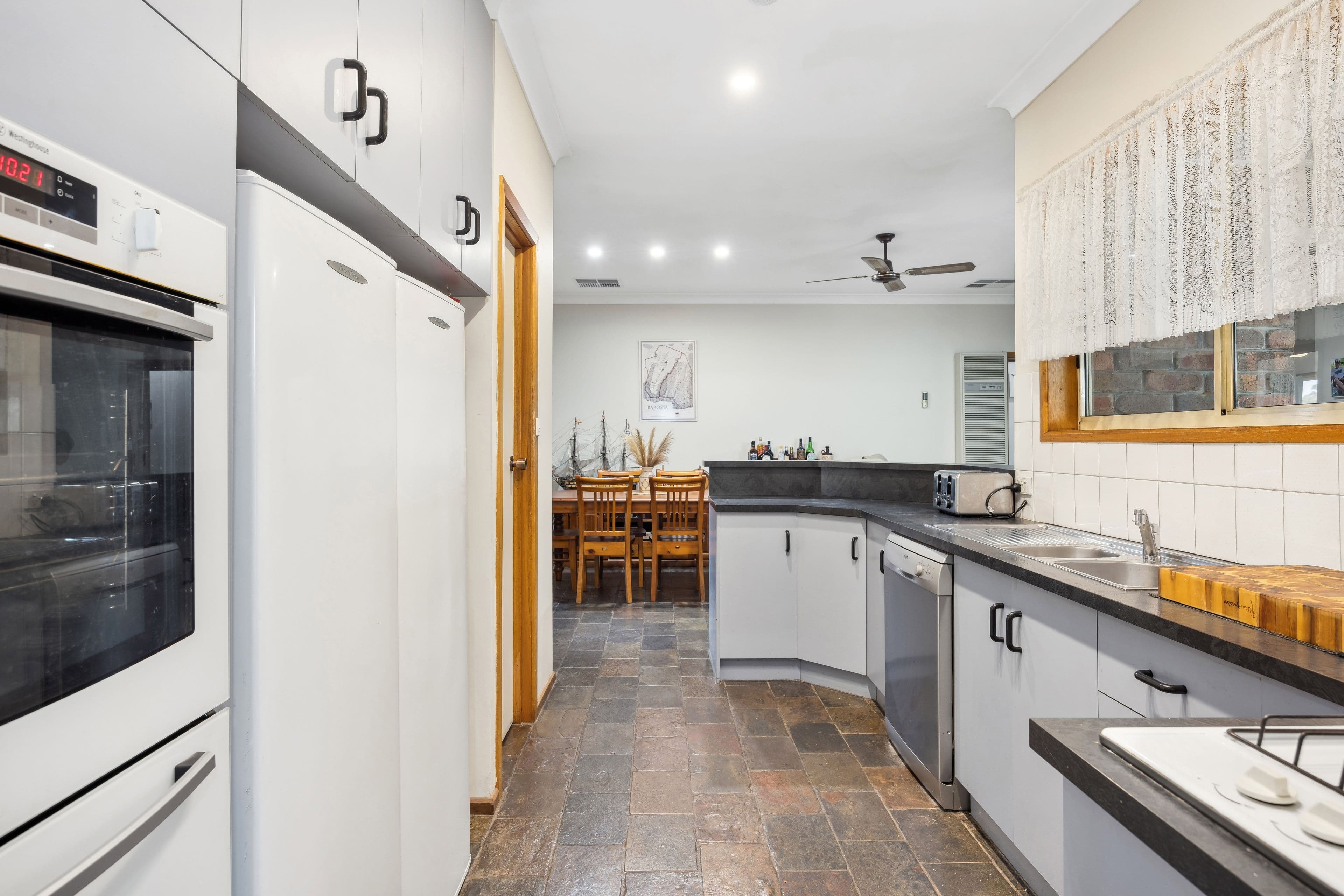 89 Fraser Avenue, Happy Valley SA 5159, Happy Valley - Thumbnail 3