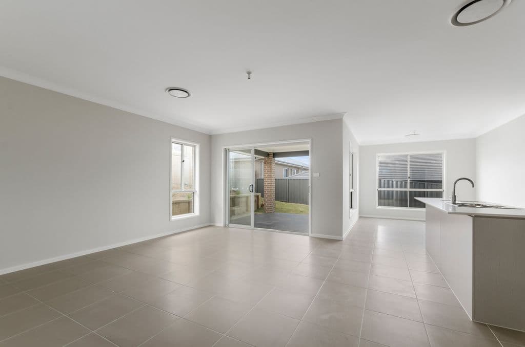 35 Mckelly Street, Horsley - Thumbnail 3