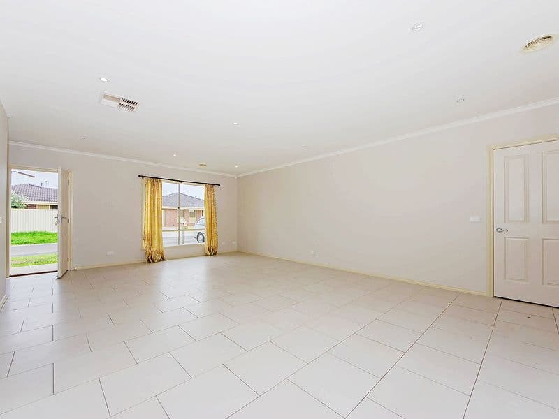 2 Cityview Crescent, TARNEIT VIC 3029, Tarneit - Thumbnail 3
