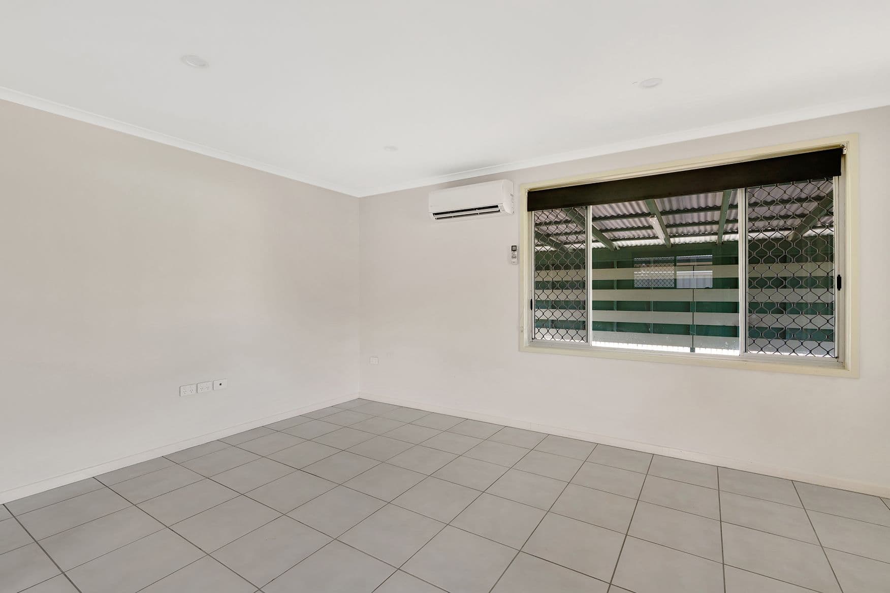 52 Moody Street, Emerald QLD 4720, Emerald - Thumbnail 4