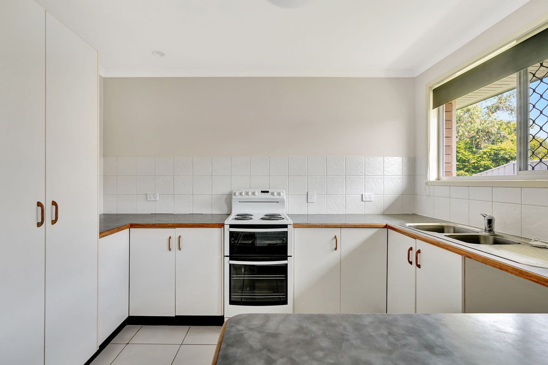 52 Moody Street, Emerald QLD 4720, Emerald - Thumbnail 5