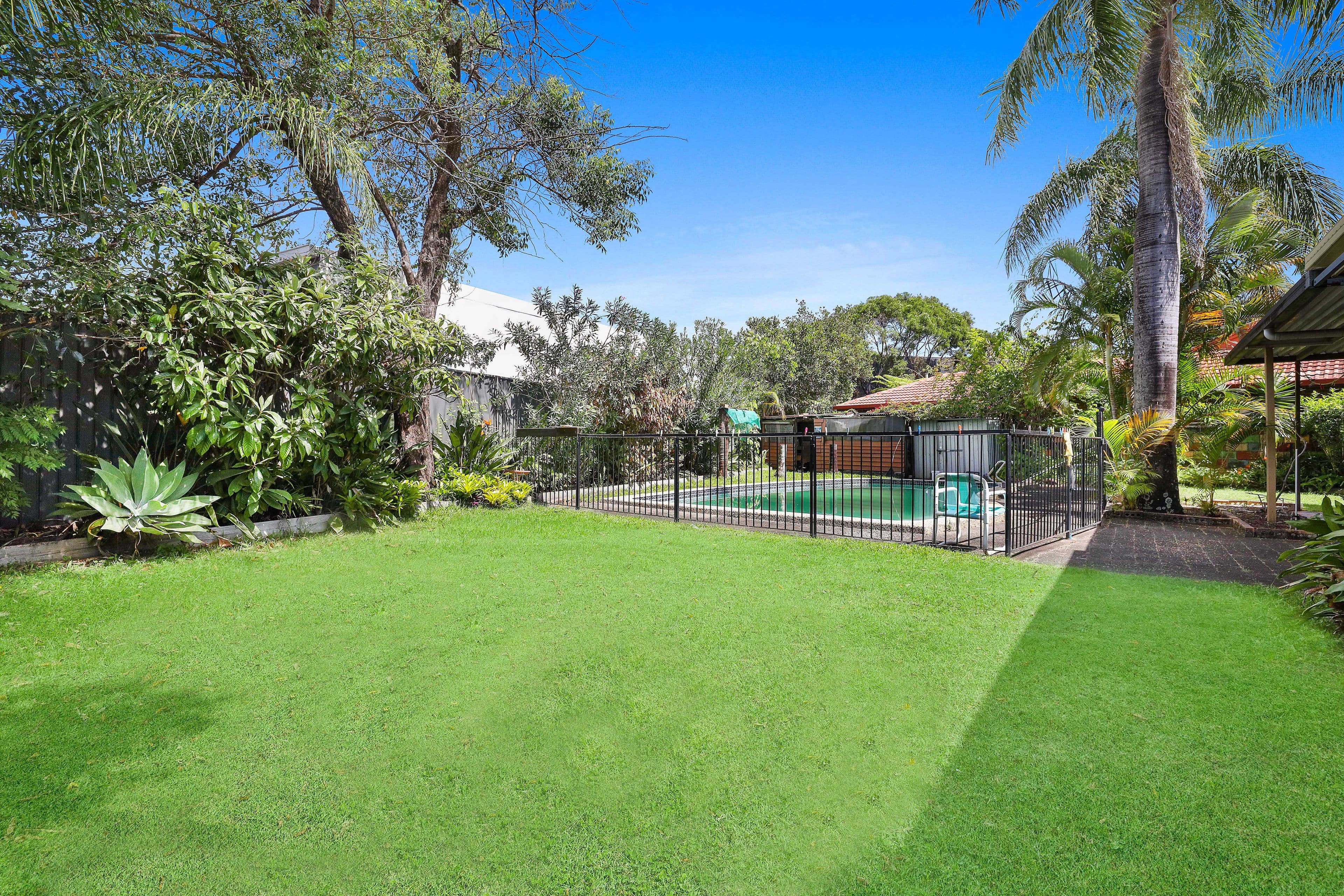 112 Acanthus Avenue, Burleigh Heads QLD 4220, Burleigh Heads - Thumbnail 2