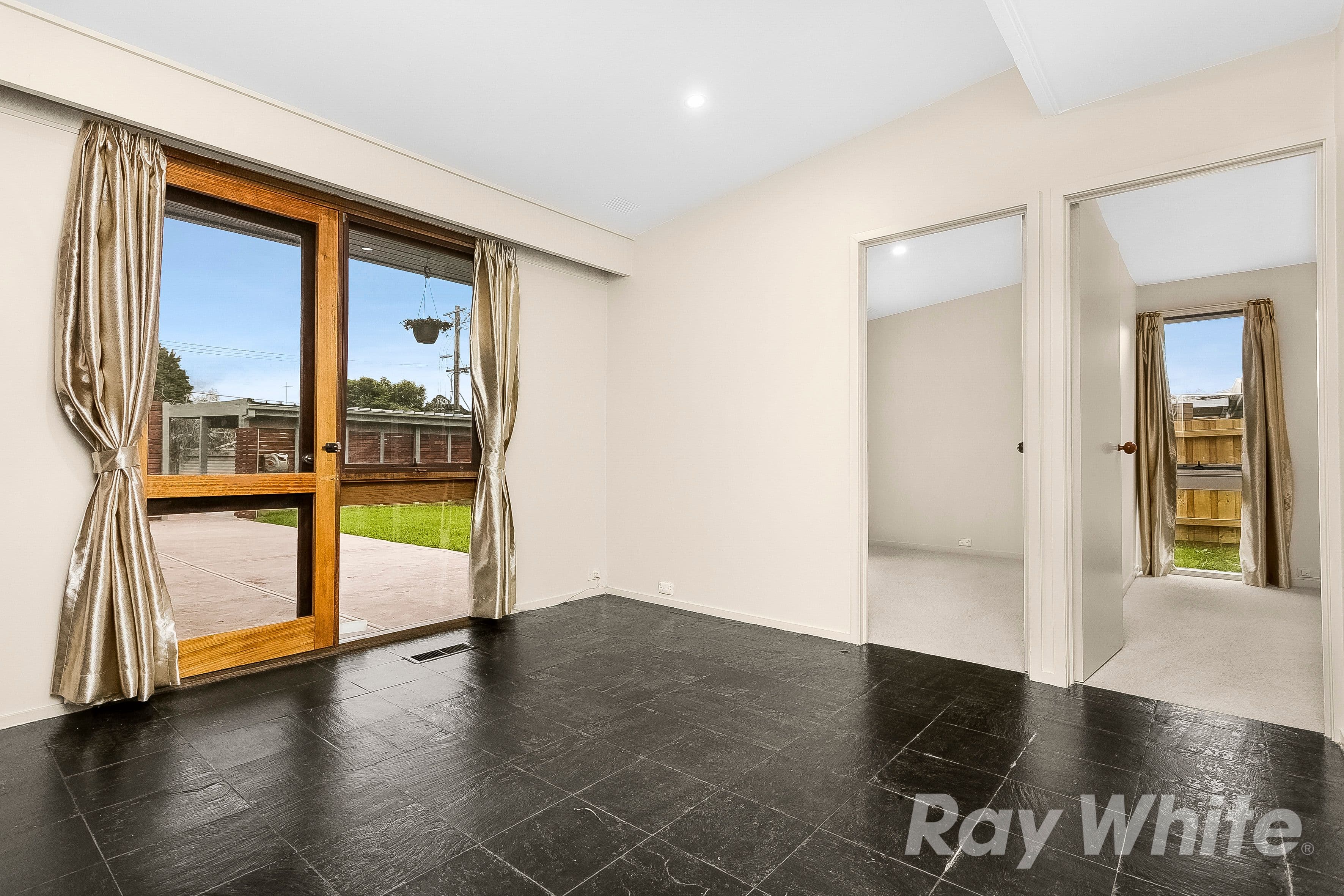 2 Ingleside Crescent, Glen Waverley VIC 3150, Glen Waverley - Thumbnail 3
