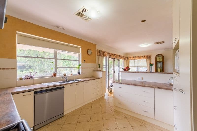 13 Yarrawonga Crescent, Cowra - Image 1
