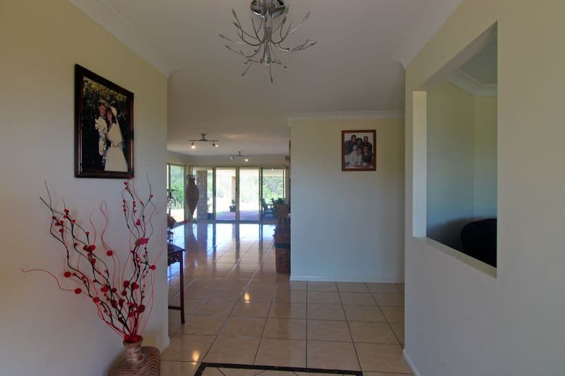 4 Brownlow Court, CASHMERE QLD 4500, Cashmere - Thumbnail 2