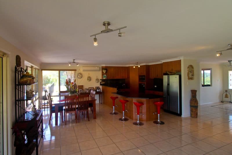 4 Brownlow Court, CASHMERE QLD 4500, Cashmere - Thumbnail 3