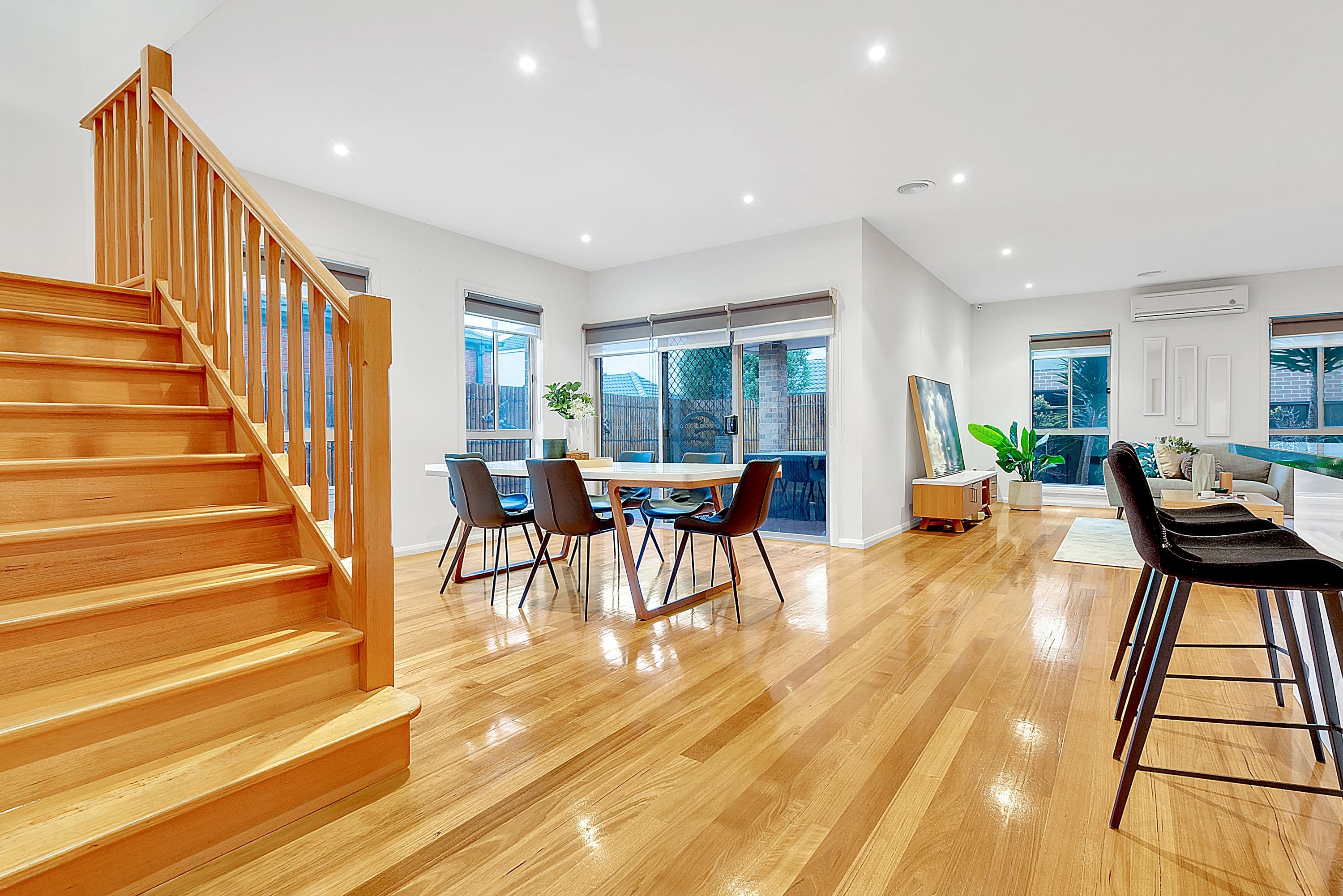 4 Clarendon Avenue, Craigieburn VIC 3064, Craigieburn - Thumbnail 4