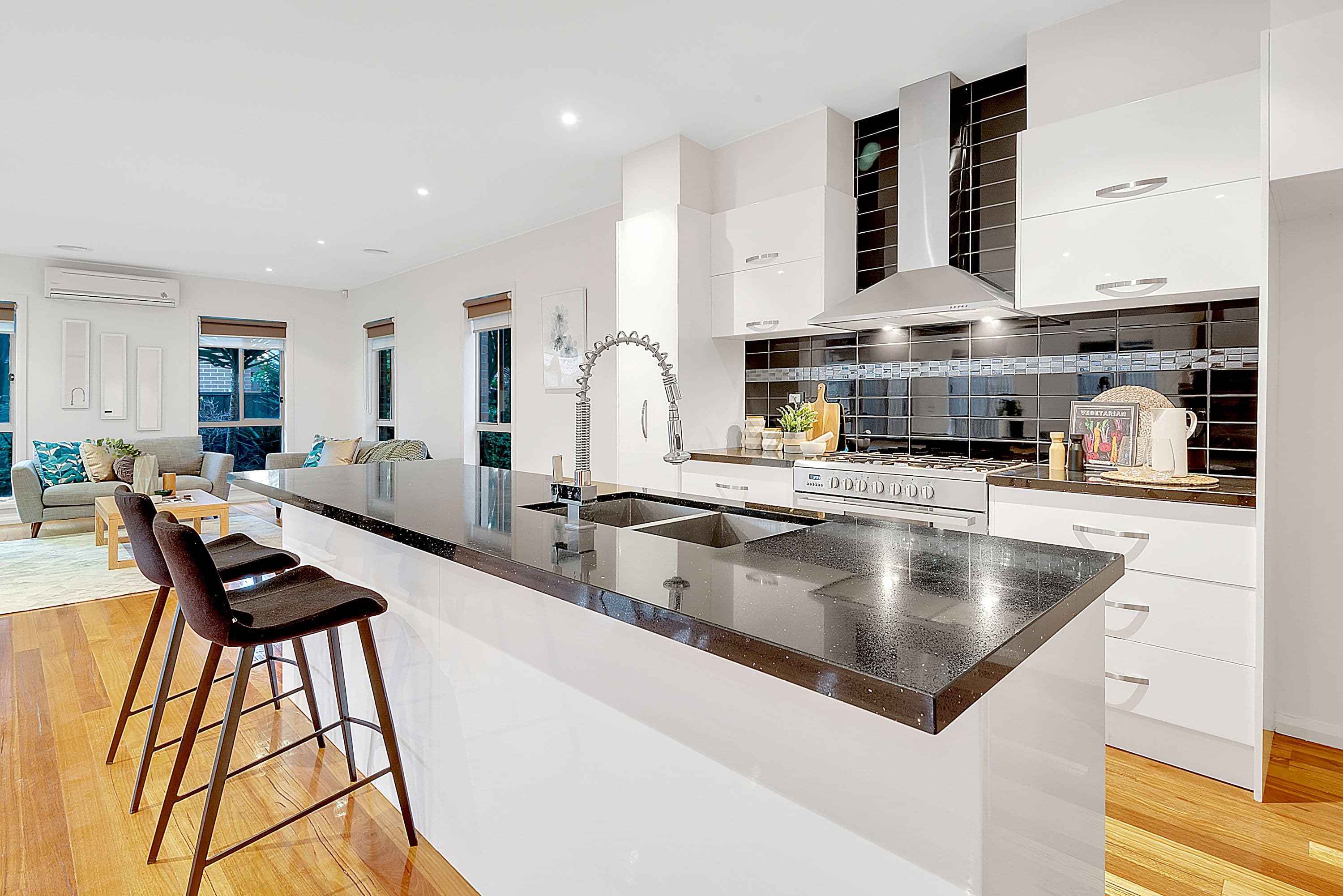 4 Clarendon Avenue, Craigieburn VIC 3064, Craigieburn - Thumbnail 5