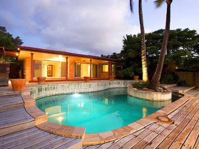 13 Savoy Drive, BROADBEACH WATERS QLD 4218, Broadbeach Waters - Thumbnail 3