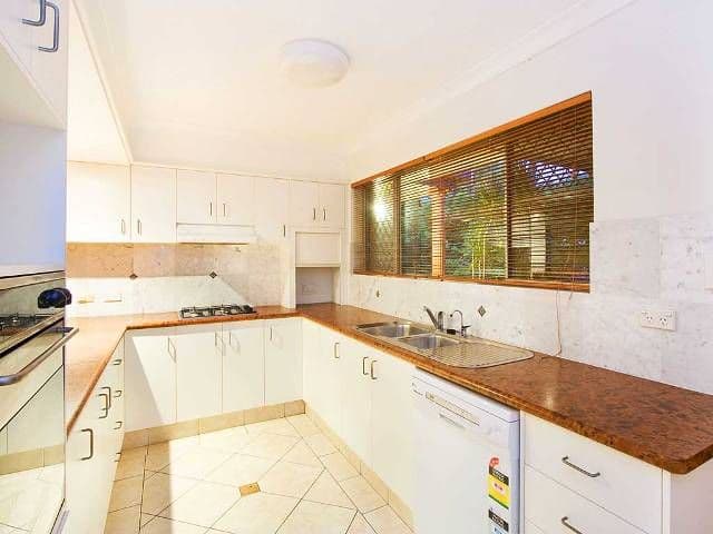 13 Savoy Drive, BROADBEACH WATERS QLD 4218, Broadbeach Waters - Thumbnail 6