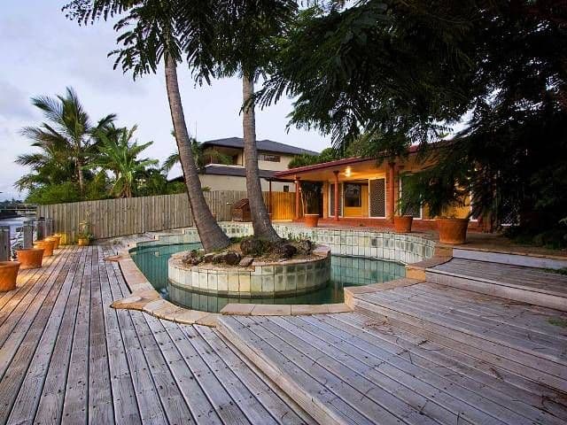13 Savoy Drive, BROADBEACH WATERS QLD 4218, Broadbeach Waters - Thumbnail 8