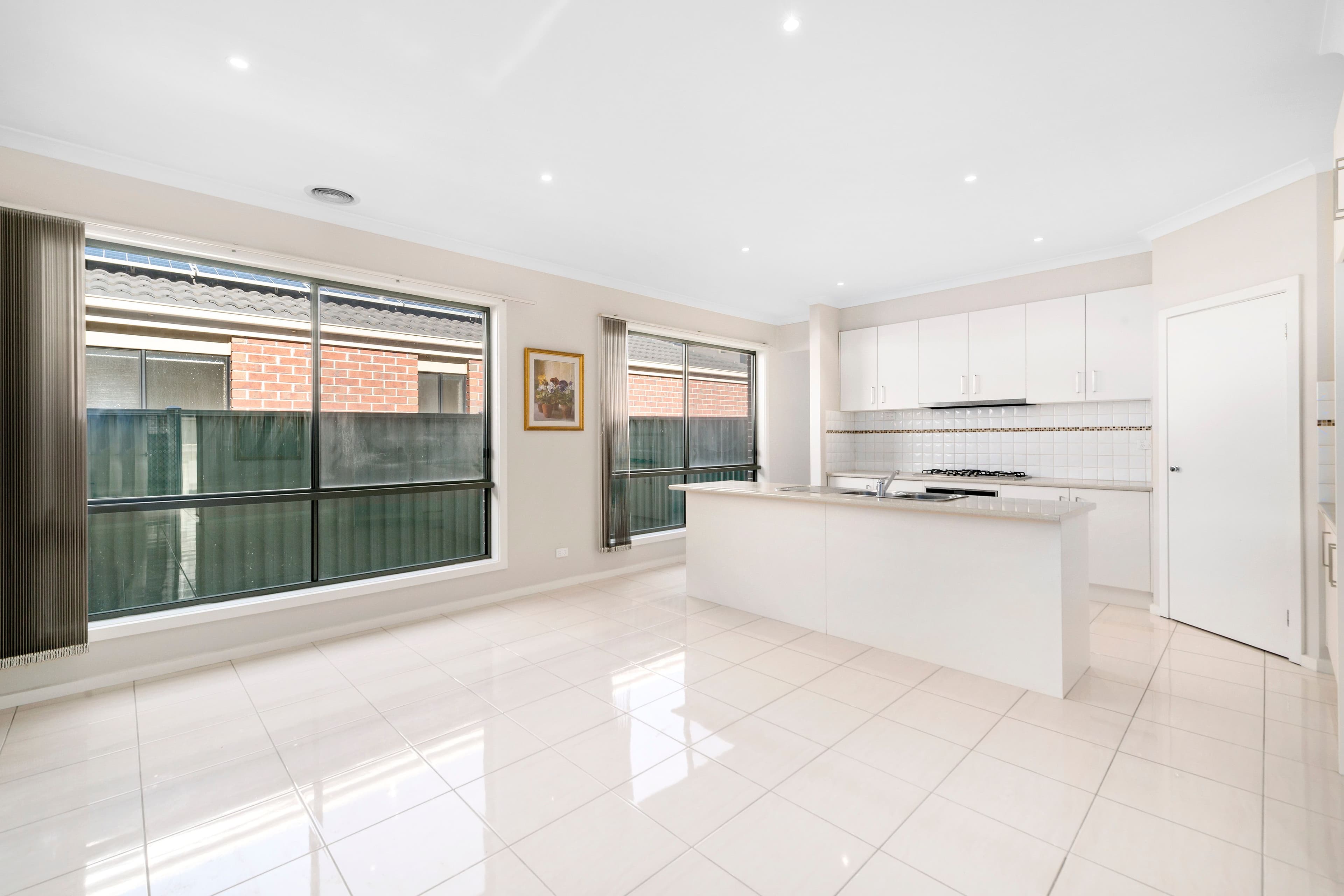 10 Reefton  Court, South Morang VIC 3752, South Morang - Thumbnail 2
