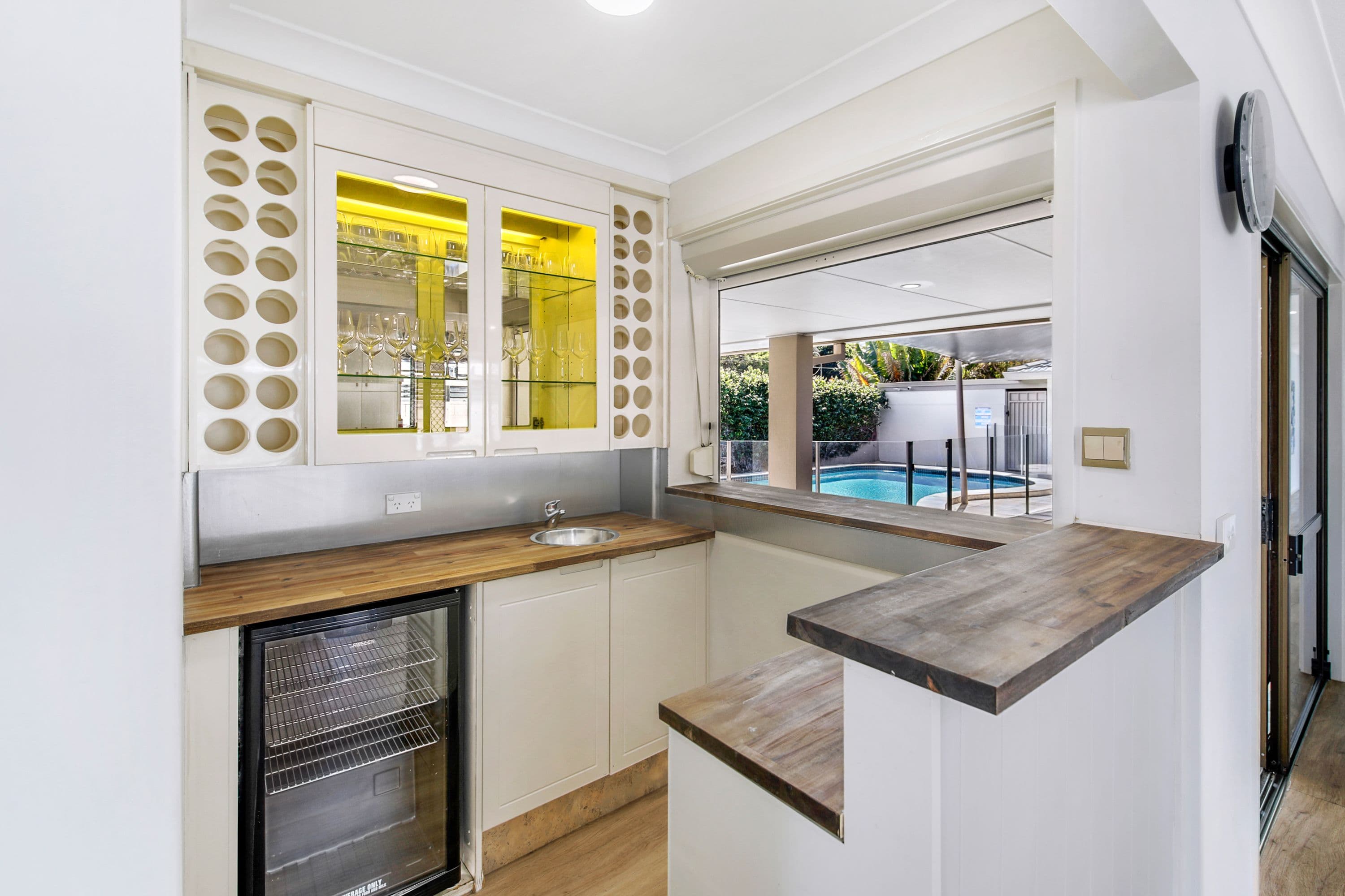6 Aroona Avenue, Broadbeach Waters QLD 4218, Broadbeach Waters - Thumbnail 8