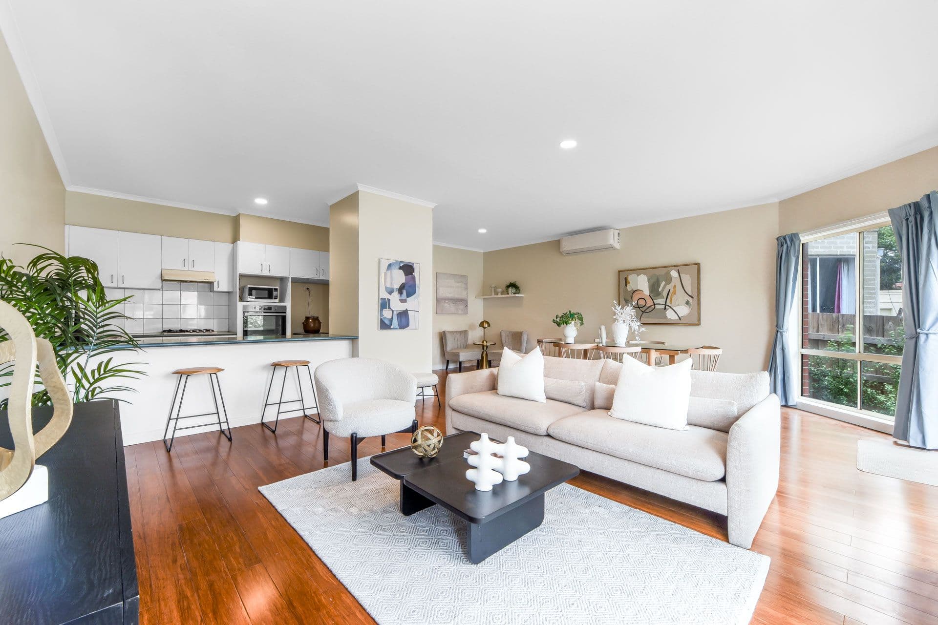 28 The Quadrangle, Glen Waverley VIC 3150, Glen Waverley - Thumbnail 2