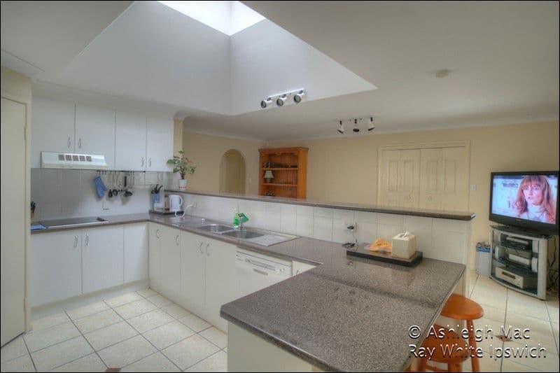 6 Benalla Street, KARANA DOWNS QLD 4306, Karana Downs - Thumbnail 2