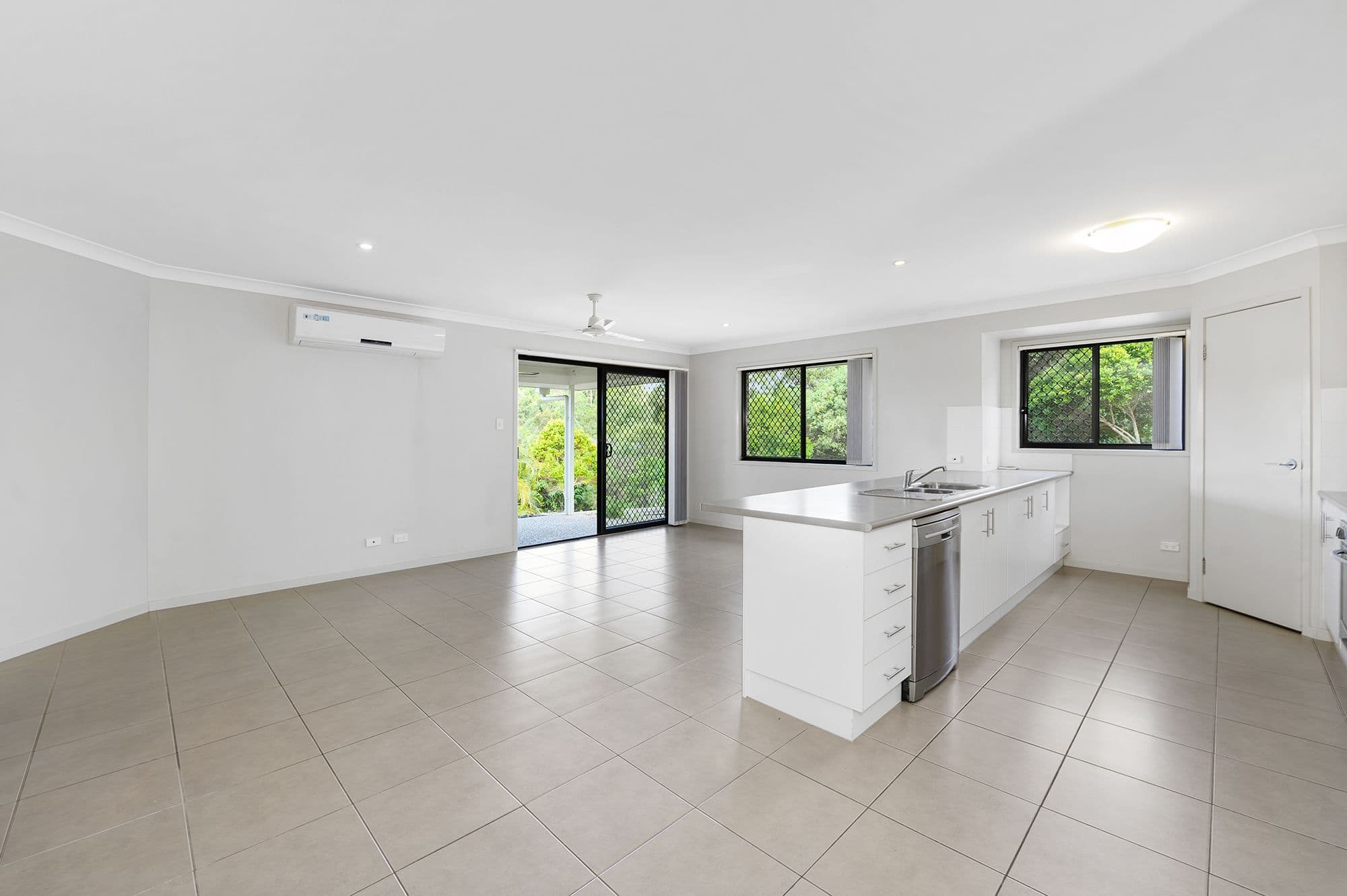 35 Fortescue Street, Pacific Pines QLD 4211, Pacific Pines - Thumbnail 3