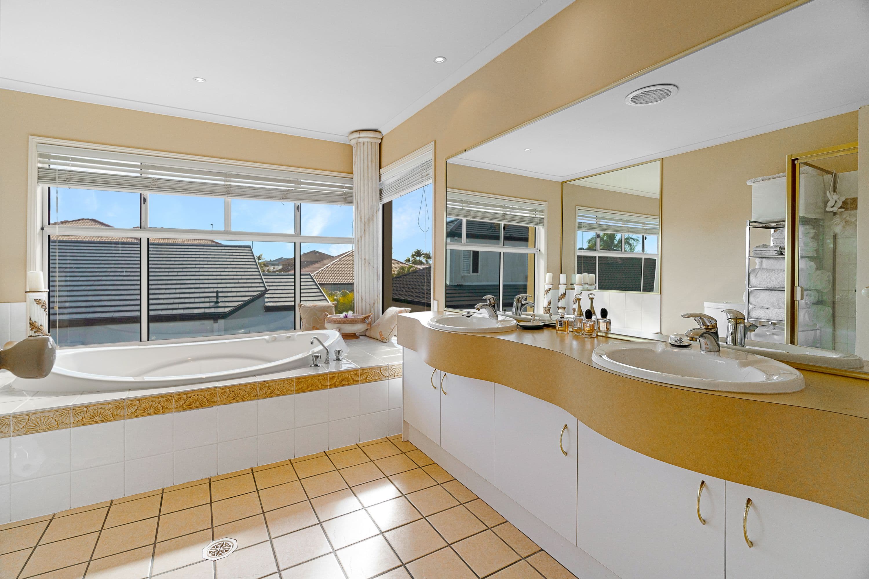 52 Sir Bruce Small Boulevard, Benowa Waters QLD 4217, Benowa - Thumbnail 7