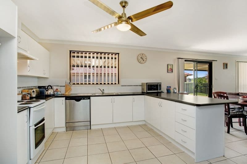 15 Daniel Avenue, RUTHERFORD NSW 2320, Rutherford - Thumbnail 4